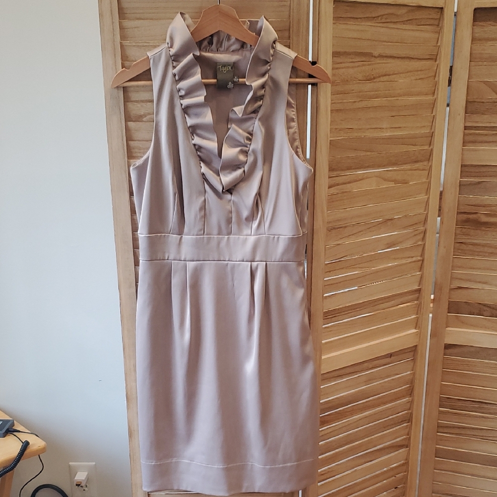 Taylor cocktail dress champagne satin romantic ruffle collar Sz 6